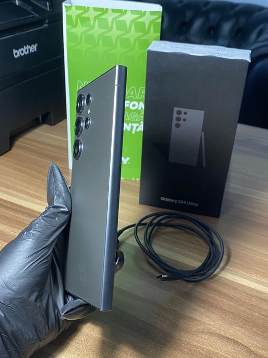 Samsung Galaxy s24 ultra • 256 GB • Titanium Black