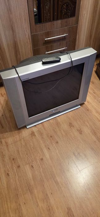 Диван телевизор отдам даром