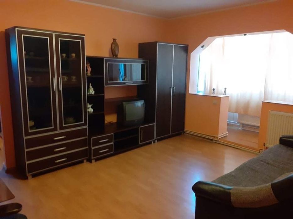 Inchiriez apartament doua camere semidecomandat  alexandru cel bun