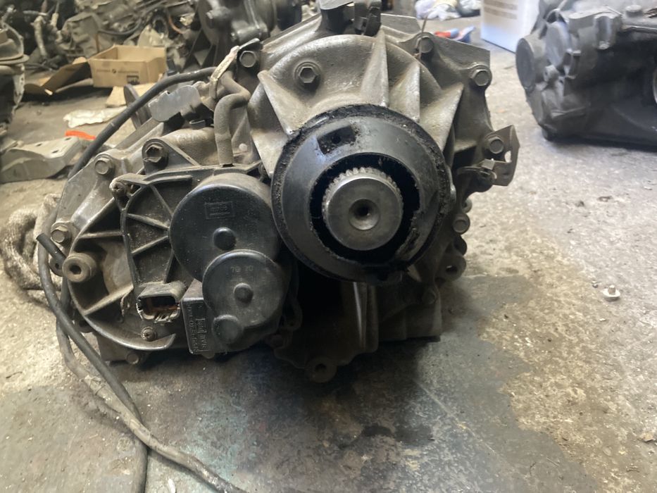 Nissan navara d40 2.5d 2008година avtomat Раздатъчна Кутия