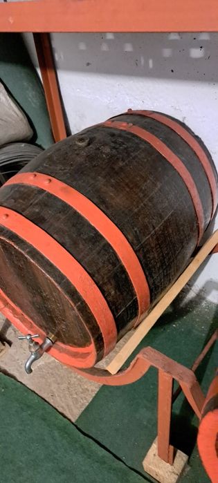 Vând Butoi Dud 70 L, Butoi Fag 110 L,  și Butoi Grecia 110 L