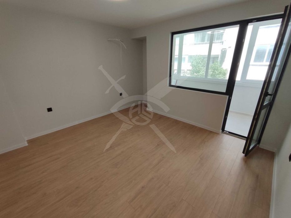 Продава се Тристаен апартамент в Варна, Лятно кино Тракия - 85 кв.м за 2177 €/кв.м - Снимка #3