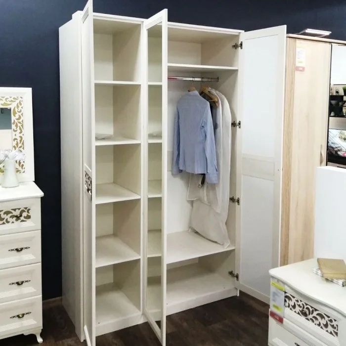 Продам распашной шкаф