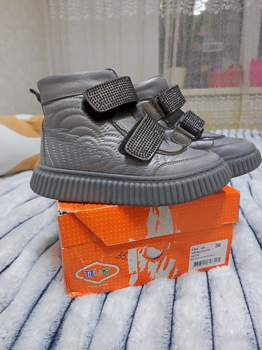 Продаю весенние ботинки