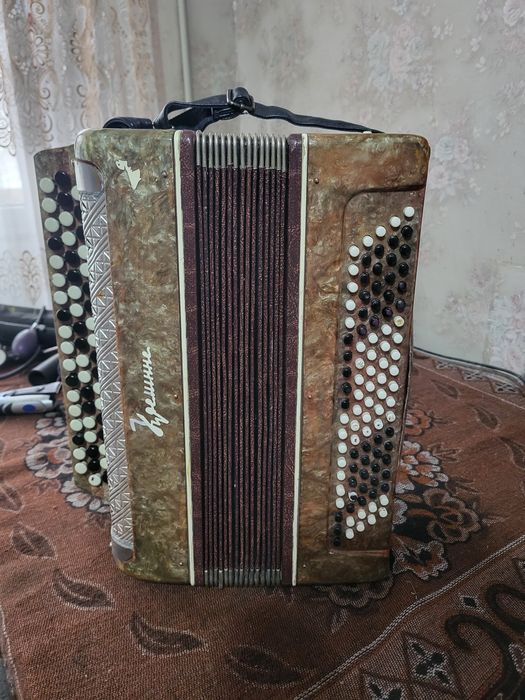 Баян. Продается.