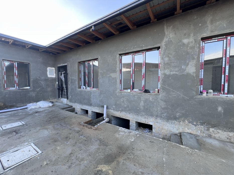 Nazarbek 4 xona+padval kadastor bor