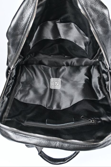 Голяма раница от естествена кожа с дишащ гръб