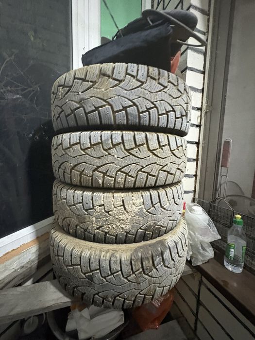 Продам зимние покрышку