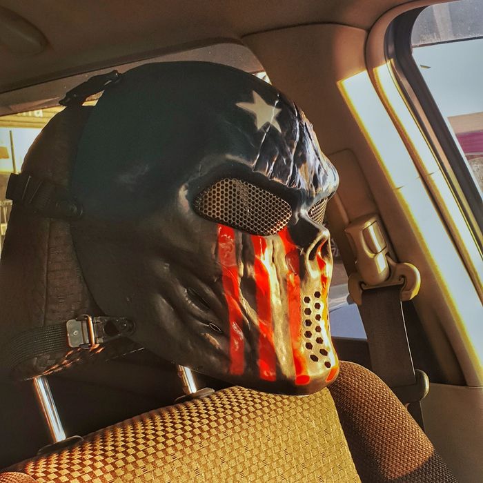 Маска для лица карнавал, машина