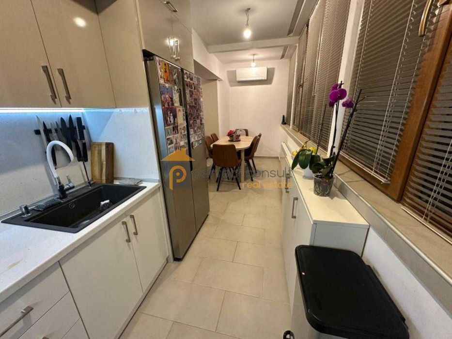 Продава се Четиристаен апартамент в Пловдив, Кючук Париж - 130 кв.м за 1585 €/кв.м - Снимка #2