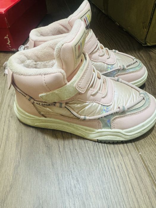 Детские фирменные кроссовки на 5-6-7 лет