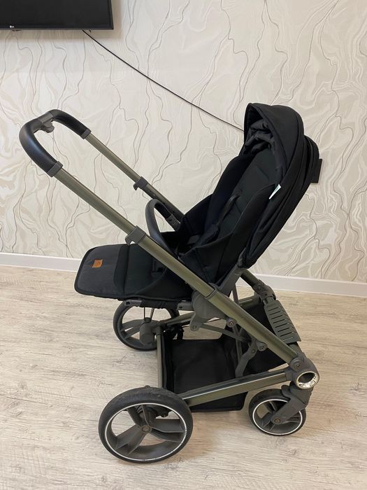 Продам стильную детскую коляску 2/1