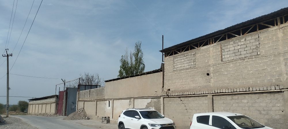 Нежилое помещение сотилади срочно шоймкупри 800 кв  20 сутиг срочно со