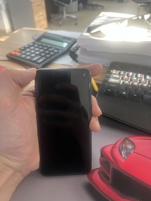 Samsung S10e (память 128гб, ОЗУ 6)