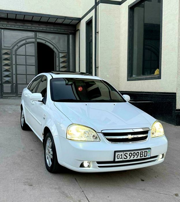 Ласетти 1.6 автомат. 2013. Бензин.