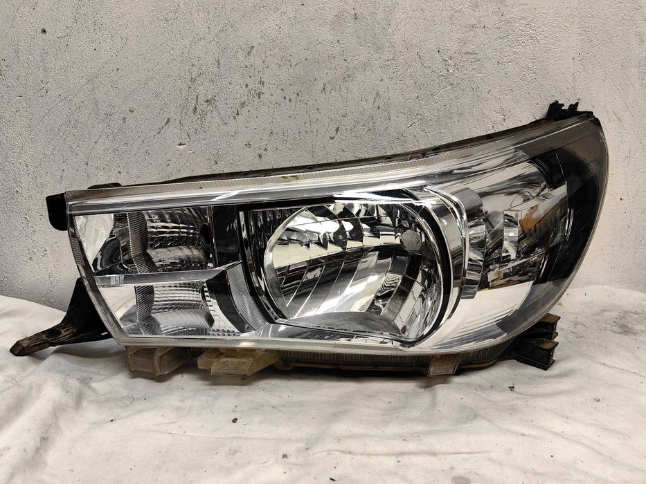 Оригинален фар Тойота Toyota Hilux