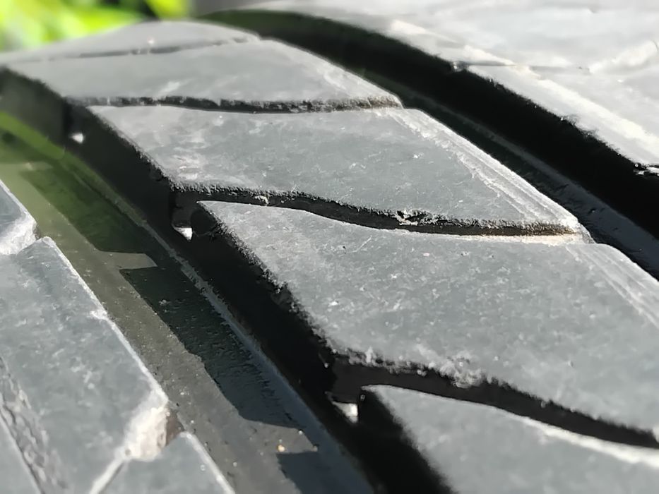 Гуми 225 45 18 Гудиър Goodyear 2 броя - нов внос. Не са нови!
Гумите са нов внос и са запазени, без забележки по структурата. Подходящи за дъл