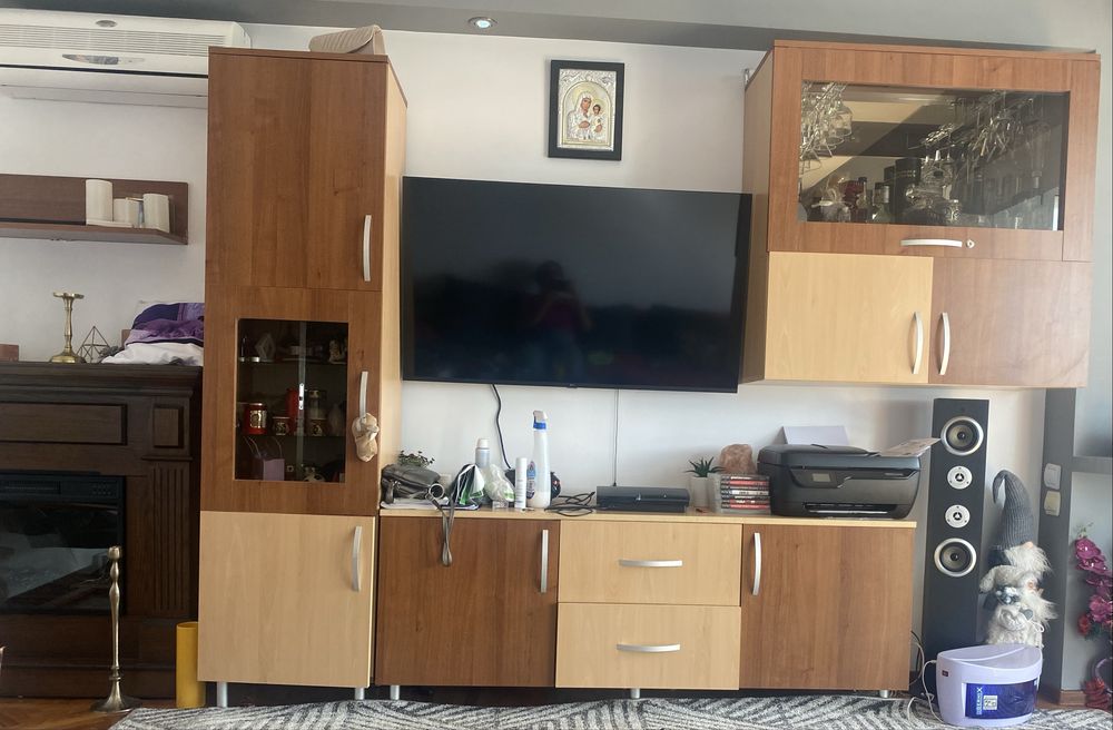 Vand mobila sufragerie cu vitrina   in stare foarte  buna