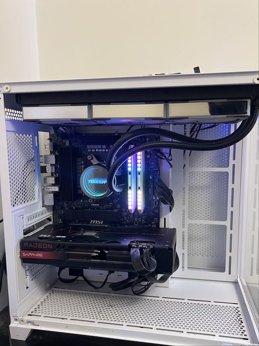 Компютър с Rx7700xt