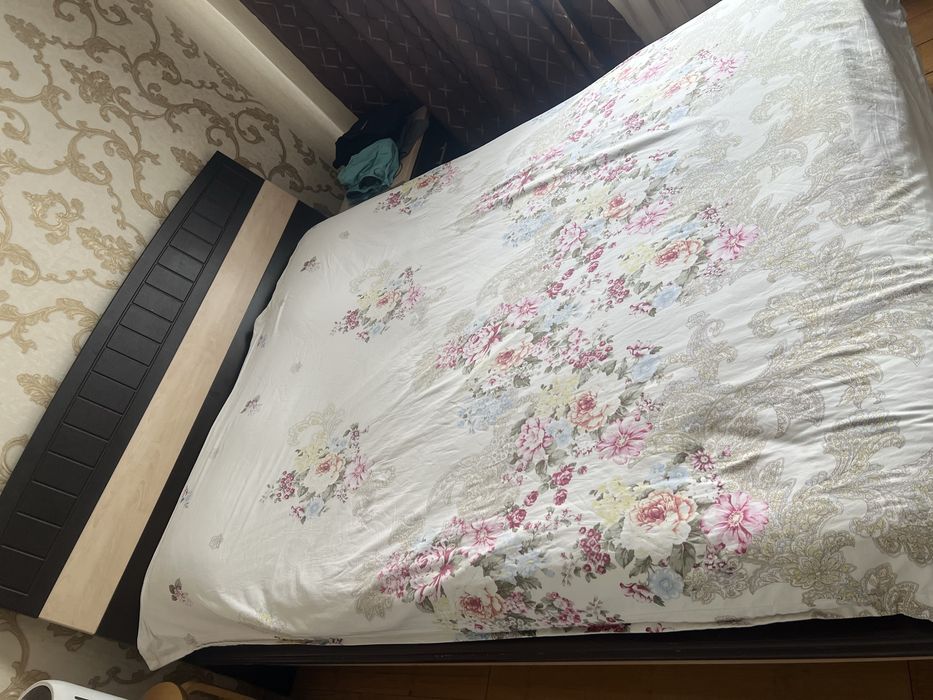 Продам Кровать двуспальная