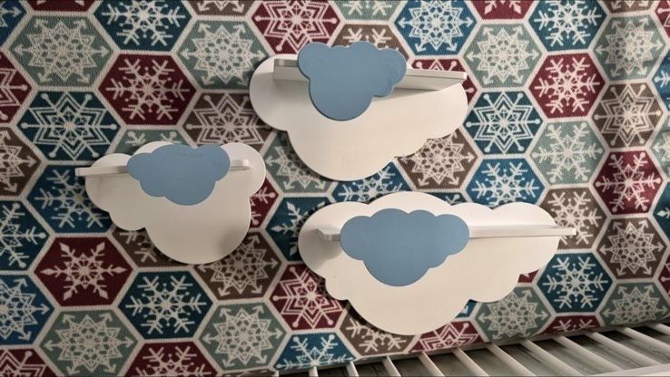 Продам полки в детскую