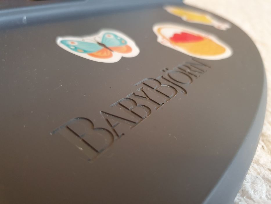 Balansoar Baby Bjorn ROZ pudrat + Jucarie lemn + Cadou carte textila