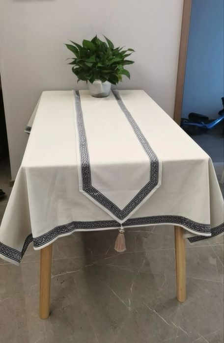 Продается скатерть с галстуком