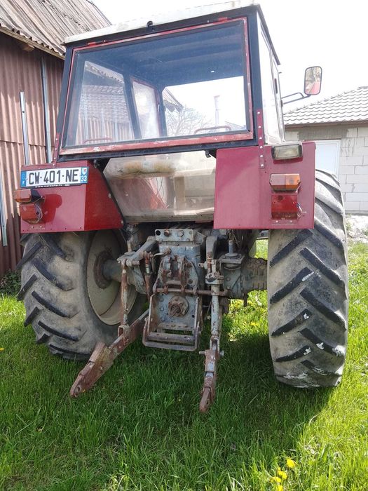 Vând tractor folosit .