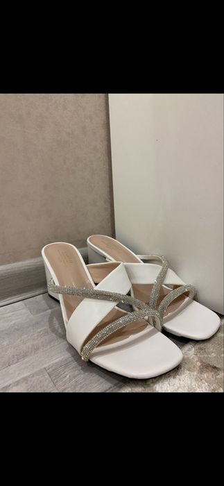 Босоножки женские