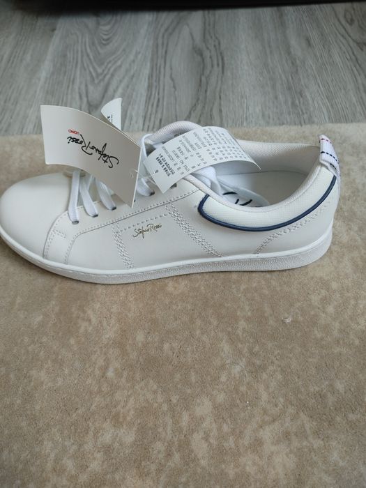 Продаються кросовки.и макасы.размер кросовок 40.Макасы 41.