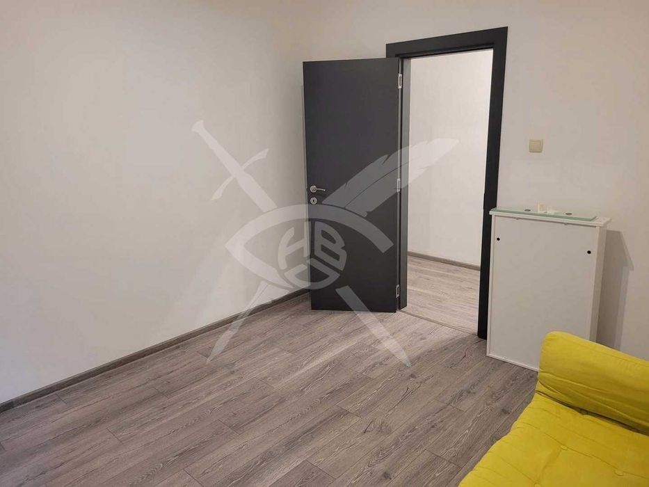 Дава се под наем Тристаен апартамент в София, Център - 62 кв.м за 822.63 € - Снимка #2