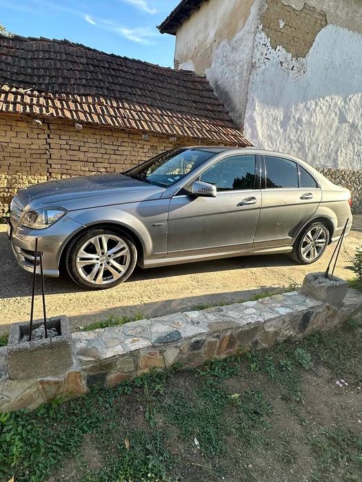 Мерцедес ц220  2013г