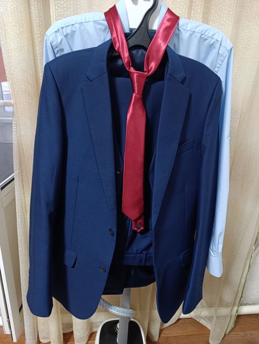 Продам костюм тройка