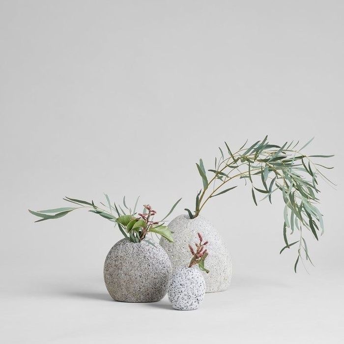 раковина из камня