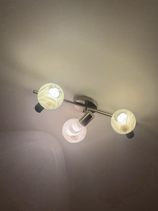 Продается люстра.