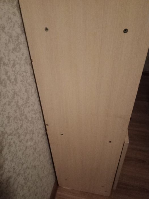 Шкаф с полками . Высота 130 см .