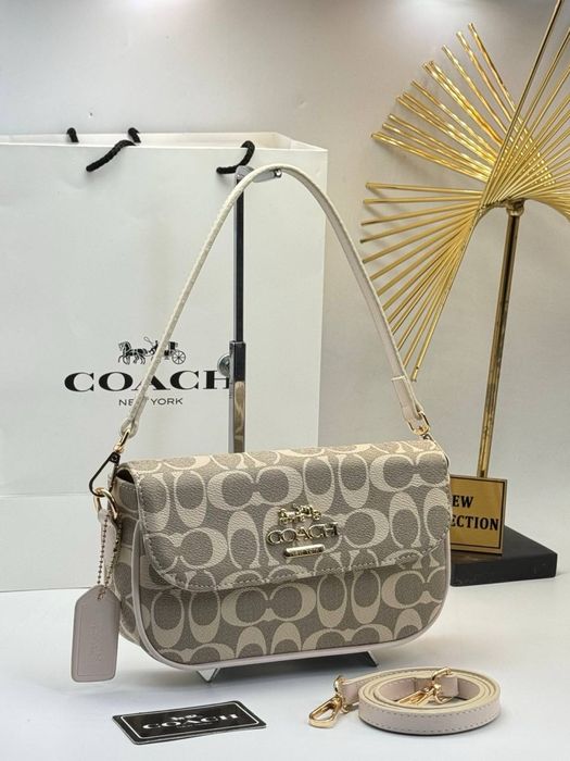 Geanta Coach noua !!! Dimensiuni 23/15 !!!