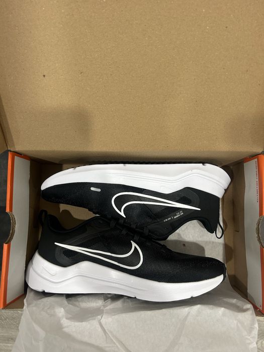 Продам оригинальные кроссовки Nike 41 размер