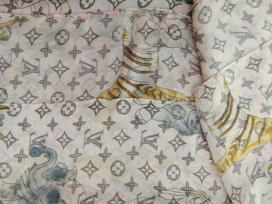 Копринен шал/парео Louis Vuitton, 180/90 см. 80 лв.