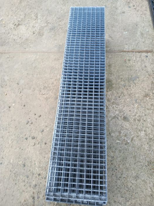 Vând trepte zincate la orce demisiuni se făcea la orice demisiunie