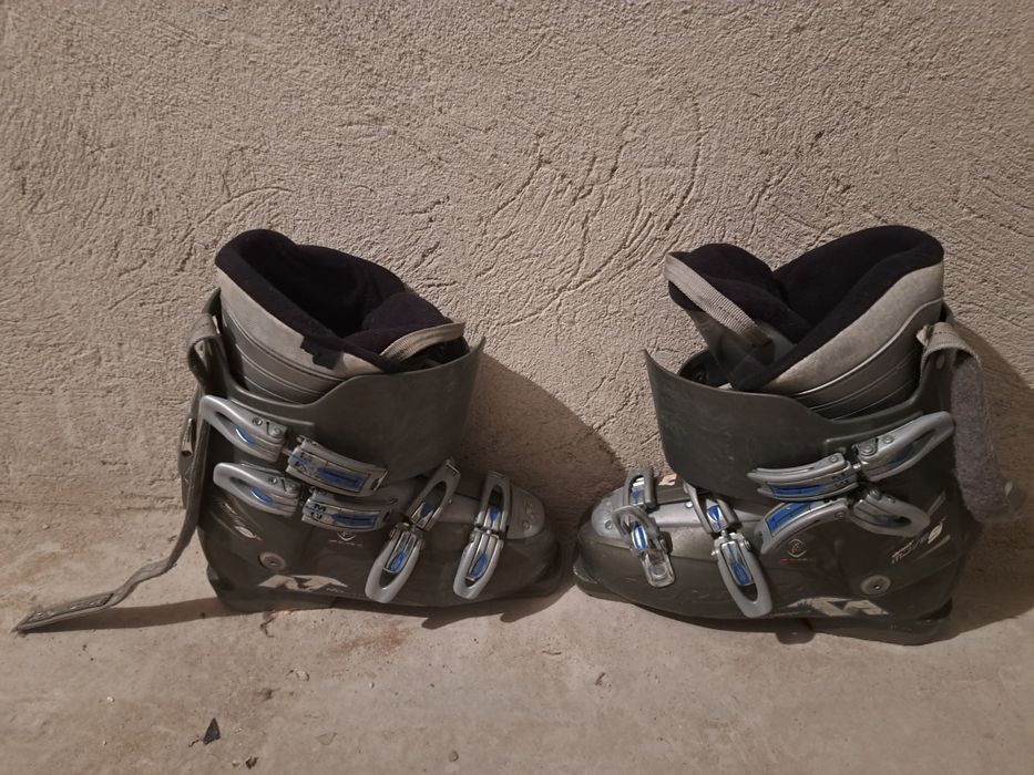 Ски обувки     .