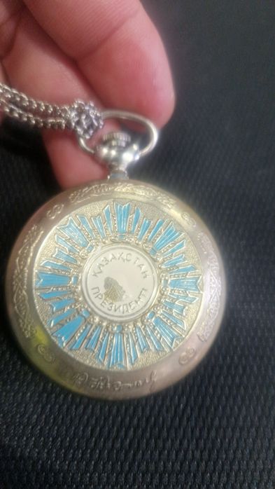 В продаже карманные часы Молния.