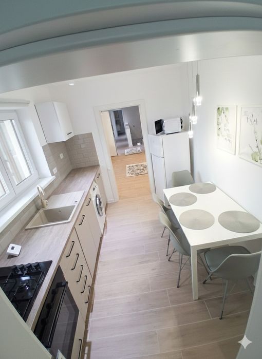 Închiriez ap.3 camere lux