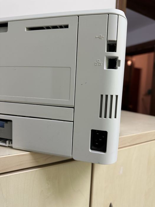 Imprimanta laser HP m402