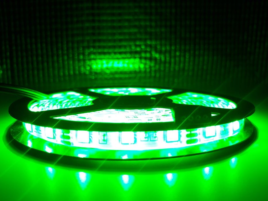 SET Banda RGB5050-300 LED + Sursa +Controller 44taste 5 METRI