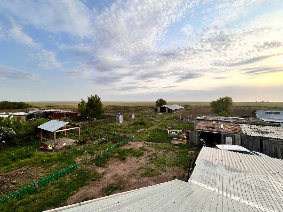 Продам дом и откормочную базу.