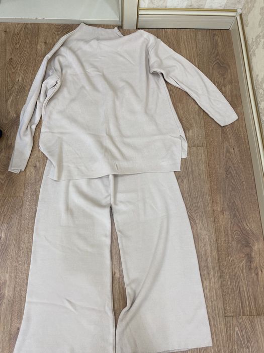 Продаются женские теплые вещи