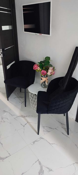 Кресла и пуфики для салона