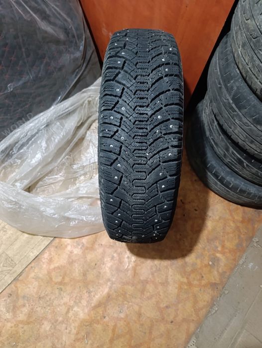 Продаю Шину зимние шиповные
