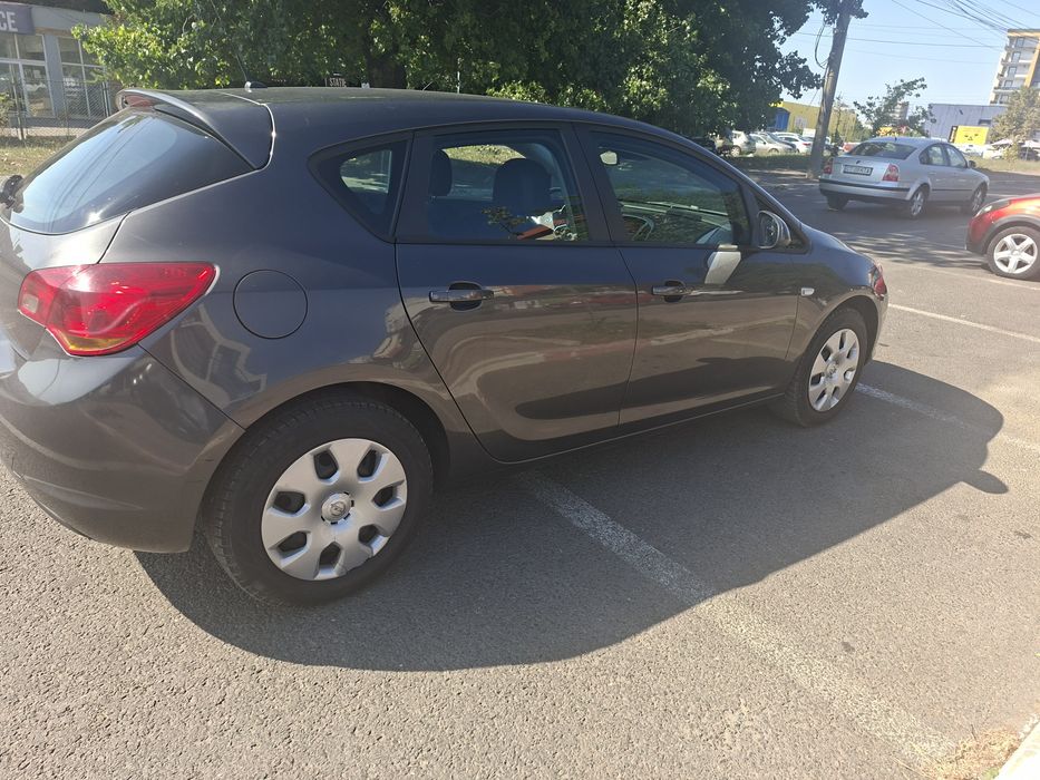 Vând Opel astra j 1.6 Benzină